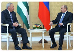 Prime Minister Vladimir Putin meeting with President of Abkhazia Sergei Bagapsh|13 may, 2009|12:10