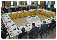 Председатель Правительства Российской Федерации В.В.Путин провел рабочую встречу с представителями МОК|14 мая, 2009|12:10