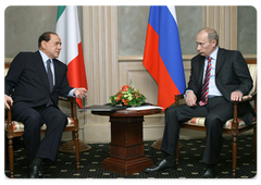 Prime Minister Vladimir Putin meeting with his Italian counterpart Silvio Berlusconi in Sochi|15 may, 2009|19:19