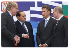 В присутствии В.В.Путина и С.Берлускони «Газпром» и итальянская компания ЭНИ подписали второе дополнение к Меморандуму о взаимопонимании от 23 июня 2007 года о дальнейших шагах по реализации проекта «Южный поток»|15 мая, 2009|21:27