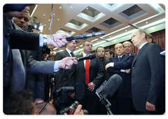 В.В.Путин и Председатель Совета Министров Италии С.Берлускони по итогам их встречи в Сочи ответили на вопросы журналистов|15 мая, 2009|21:37
