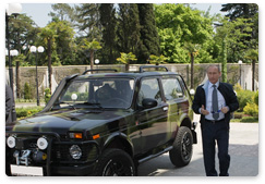Prime Minister Vladimir Putin showed journalists the new Niva car he bought about a month ago