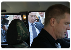 Prime Minister Vladimir Putin showing journalists the new Niva car he bought about a month ago|16 may, 2009|16:35