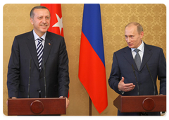 Prime Minister Vladimir Putin and the Prime Minister of Turkey, Recep Tayyip Erdogan, holding a joint press conference following their talks in Sochi|16 may, 2009|19:53