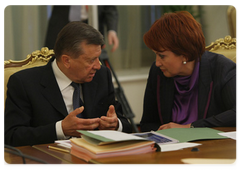 First Deputy Prime Minister Viktor Zubkov and Agriculture Minister Yelena Skrynnik at a meeting of the Government Presidium|18 may, 2009|11:00