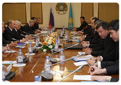 Председатель Правительства Российской Федерации В.В.Путин принял участие в российско-казахстанских переговорах|21 мая, 2009|12:15