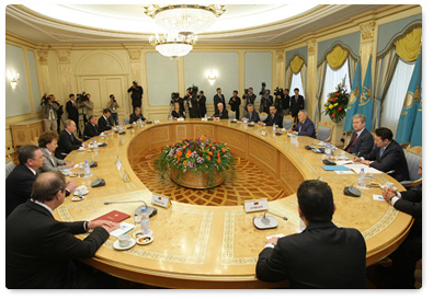 В.В.Путин принял участие во встрече глав Правительств стран СНГ с Президентом Республики Казахстан Н.А.Назарбаевым