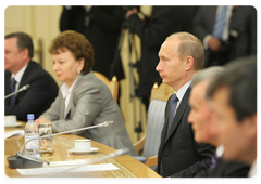 В.В.Путин принял участие во встрече глав Правительств стран СНГ с Президентом Республики Казахстан Н.А.Назарбаевым|22 мая, 2009|12:05