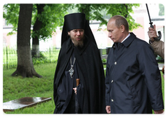 Prime Minister Vladimir Putin visited the cemetery of the Donskoy Monastery in Moscow|24 may, 2009|17:27