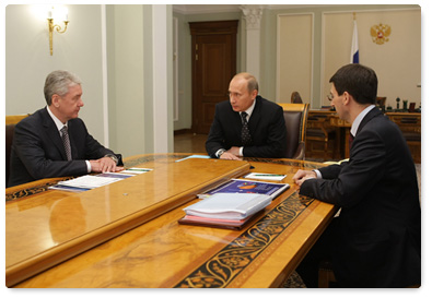 Prime Minister Vladimir Putin chaired a meeting on the federal targeted programme Electronic Russia: 2002-2010