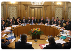 Председатель Правительства Российской Федерации В.В.Путин провел переговоры с Премьер-министром Белоруссии С.С.Сидорским|28 мая, 2009|18:56