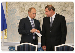 The following joint documents were signed to summarise the meeting of the Council of Ministers of the Union State in the presence of Russian Prime Minister Vladimir Putin and Belarusian Prime Minister Sergei Sidorsky|28 may, 2009|22:17