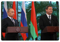 Russian Prime Minister Vladimir Putin and Belarusian Prime Minister Sergei Sidorsky addressing a news conference following a meeting of the Union State Council of Ministers and Russian-Belarusian intergovernmental negotiations|28 may, 2009|22:30