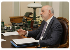 Renova Group Board Chairman Viktor Vekselberg at a meeting with Prime Minister Vladimir Putin|4 may, 2009|10:59