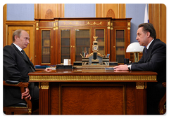 Prime Minister Vladimir Putin held a working meeting with Minister of Sport, Tourism, and Youth Policy Vitaly Mutko|5 may, 2009|16:22