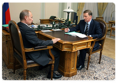 Prime Minister Vladimir Putin meeting with Deputy Prime Minister Sergei Ivanov|6 may, 2009|16:22