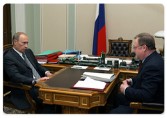 Prime Minister Vladimir Putin meeting with Sergei Stepashin, the Chairman of the Audit Chamber|6 may, 2009|16:22