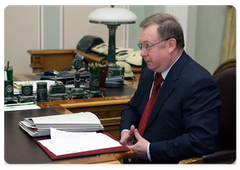 Sergei Stepashin, the Chairman of the Audit Chamber, meeting with Prime Minister Vladimir Putin|6 may, 2009|16:22