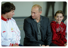 Prime Minister Vladimir Putin meets with the winners of the Fourth Winter Student Games|7 may, 2009|16:22