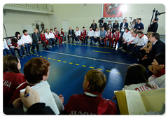 Prime Minister Vladimir Putin meets with the winners of the Fourth Winter Student Games|7 may, 2009|16:22