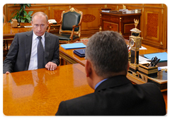 Prime Minister Vladimir Putin meeting with Sergei Shoigu, the Minister of Civil Defence, Emergencies and Disaster Relief|7 may, 2009|16:22