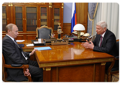 Prime Minister Vladimir Putin during a meeting with head of the Federal Agency for Tourism Anatoly Yarochkin|7 may, 2009|16:22