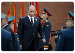 Prime Minister Vladimir Putin during the ceremony of laying a wreath at the Tomb of the Unknown Soldier|8 may, 2009|12:22