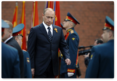 Prime Minister Vladimir Putin took part in the ceremony of laying a wreath at the Tomb of the Unknown Soldier