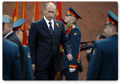 Prime Minister Vladimir Putin took part in the ceremony of laying a wreath at the Tomb of the Unknown Soldier