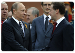 Prime Minister Vladimir Putin and President Dmitry Medvedev during the ceremony of laying a wreath at the Tomb of the Unknown Soldier|8 may, 2009|10:00