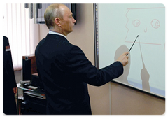 Prime Minister Vladimir Putin visiting the girls’ boarding school under the Ministry of Defence.|8 may, 2009|12:22