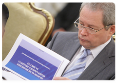 Russian Regional Development Minister Victor Basargin during a Government Presidium meeting|1 june, 2009|15:49
