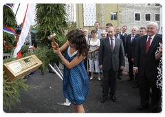 Prime Minister Vladimir Putin and German Vice Chancellor and Foreign Minister Frank-Walter Steinmeier visited the construction site of the Federal Research and Clinical Centre of Pediatric Hematology, Oncology and Immunology|10 june, 2009|19:28