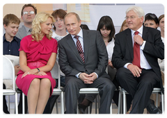 Prime Minister Vladimir Putin and German Vice Chancellor and Foreign Minister Frank-Walter Steinmeier visited the construction site of the Federal Research and Clinical Centre of Pediatric Hematology, Oncology and Immunology|10 june, 2009|19:28