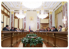 Prime Minister Vladimir Putin chairing a Government meeting|11 june, 2009|17:31