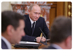 Prime Minister Vladimir Putin chairing a Government meeting|11 june, 2009|17:31