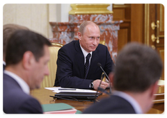 Prime Minister Vladimir Putin chairing a Government meeting|11 june, 2009|17:31