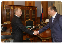 Prime Minister Vladimir Putin meeting with Samara Governor Vladimir Artyakov|12 june, 2009|14:22