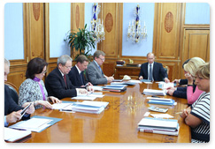 Prime Minister Vladimir Putin chaired a meeting on tentative main federal budget targets for 2010 and the 2011-2012 planning period