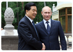 Prime Minister Vladimir Putin meeting with Chinese President Hu Jintao|17 june, 2009|09:30