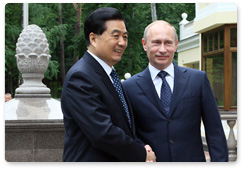 Prime Minister Vladimir Putin met with Chinese President Hu Jintao