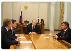 Prime Minister Vladimir Putin chairing a meeting on money allowances for military personnel and persons with an equated status|17 june, 2009|12:38