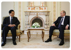 Prime Minister Vladimir Putin meeting with Chinese President Hu Jintao|17 june, 2009|12:59