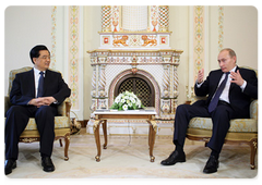 Prime Minister Vladimir Putin meeting with Chinese President Hu Jintao|17 june, 2009|12:59