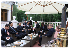 Prime Minister Vladimir Putin meeting with Chinese President Hu Jintao|17 june, 2009|12:59