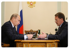 Prime Minister Vladimir Putin meeting with the Governor of the Voronezh Region, Alexei Gordeyev|17 june, 2009|13:28