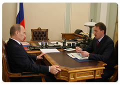 Prime Minister Vladimir Putin meeting with the Governor of the Voronezh Region, Alexei Gordeyev|17 june, 2009|13:28