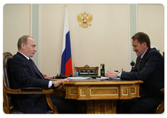 Prime Minister Vladimir Putin meeting with the Governor of the Voronezh Region, Alexei Gordeyev|17 june, 2009|13:28