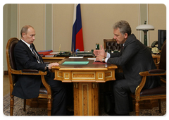 Prime Minister Vladimir Putin during a working meeting with Minister of Industry and Trade Viktor Khristenko|18 june, 2009|14:37