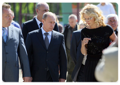 Prime Minister Vladimir Putin visiting the medical facilities in the Altai Territory|19 june, 2009|16:25